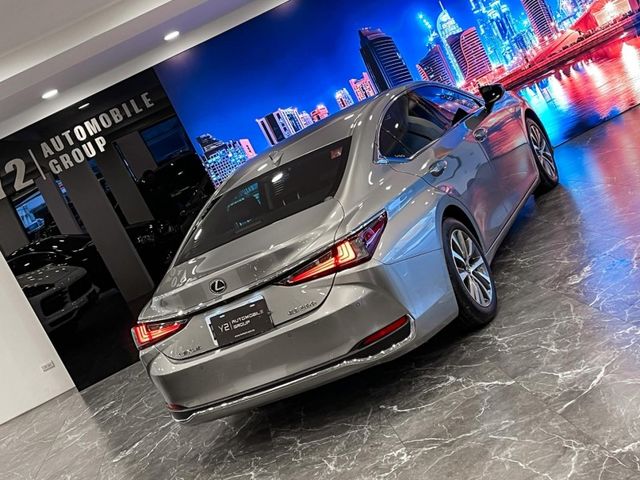 Lexus ES  第13張相片