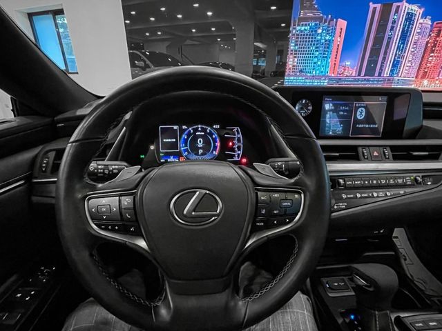 Lexus ES  第38張相片