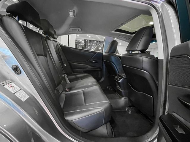 Lexus ES  第40張相片