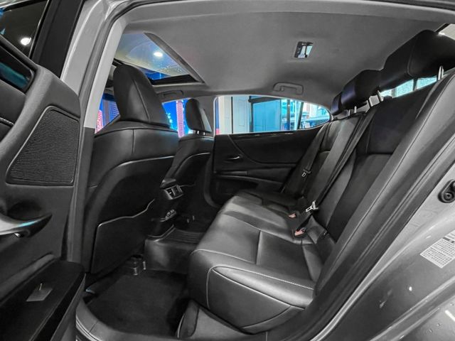 Lexus ES  第42張相片