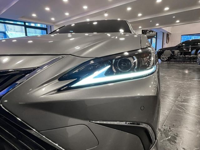 Lexus ES  第46張相片