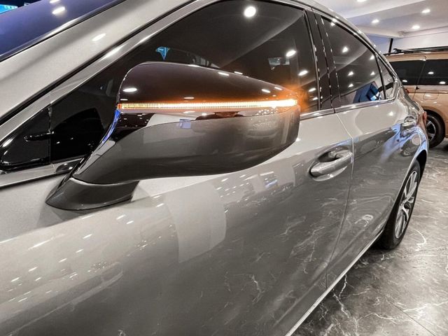 Lexus ES  第48張相片