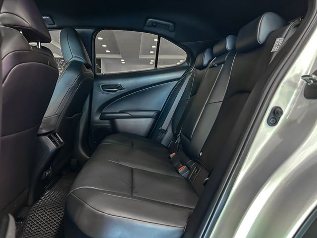 Lexus UX  第15張相片