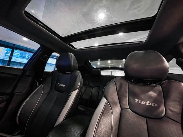 Hyundai Veloster  第23張相片