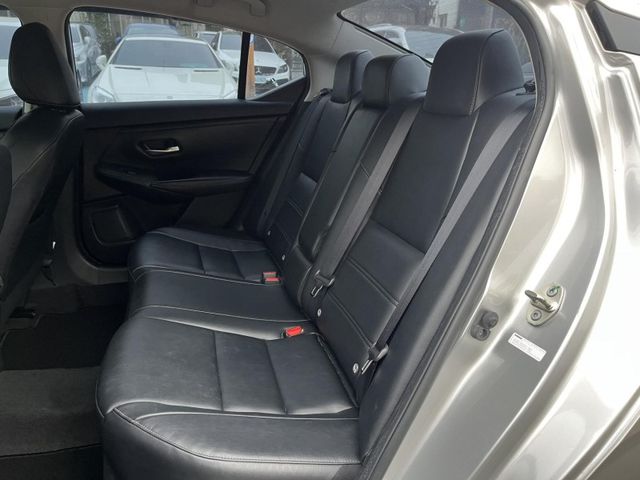 Nissan Sentra  第11張相片