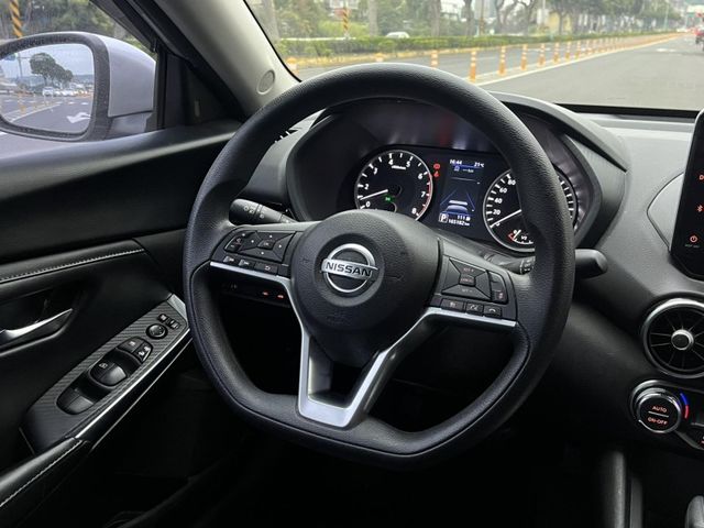 Nissan Sentra  第12張相片