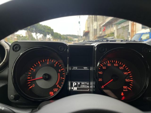 Suzuki Jimny  第12張相片