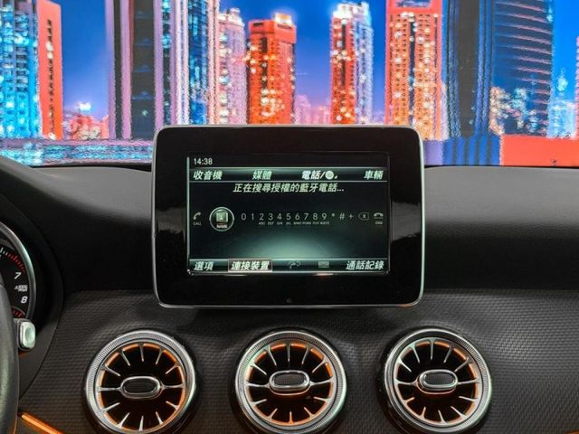 Mercedes-Benz/賓士 GLA180  第37張相片