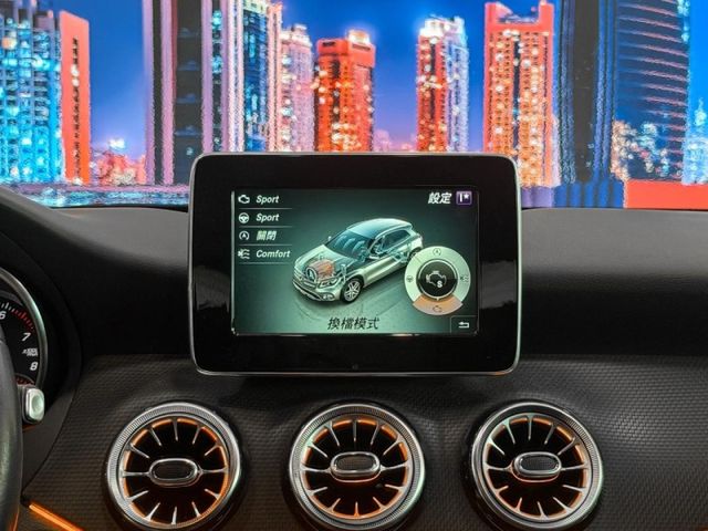Mercedes-Benz/賓士 GLA180  第38張相片