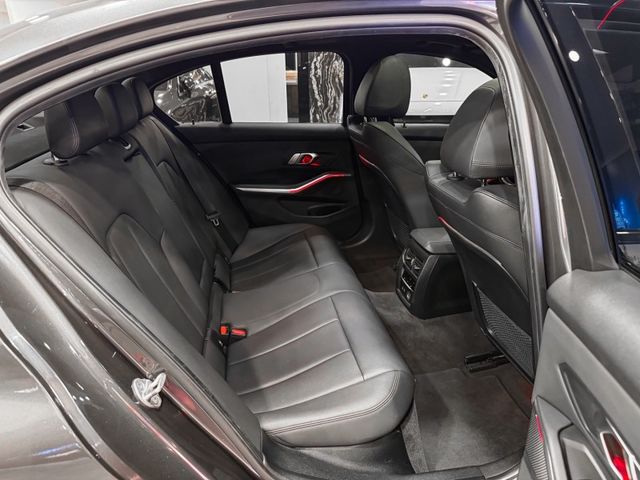 BMW/ 寶馬 330i  第22張相片