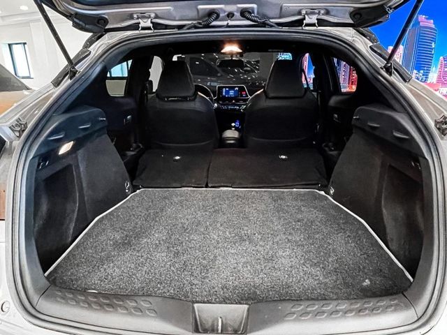 Toyota C-HR  第1張相片