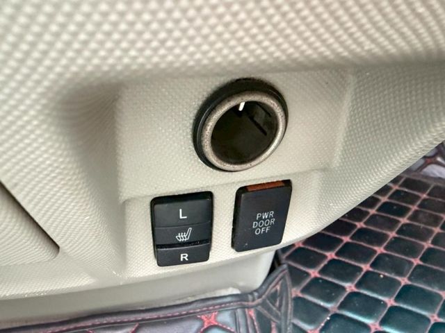 Toyota Previa  第7張相片