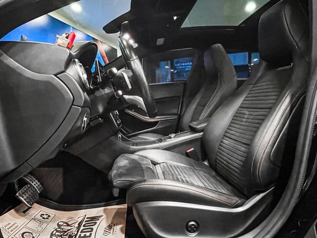 Mercedes-Benz/賓士 CLA250  第19張相片