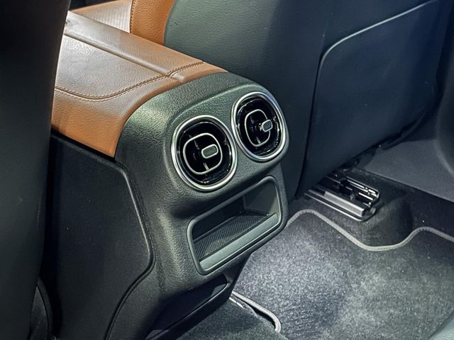 2023年M-Benz GLC300 SUV  第45張相片