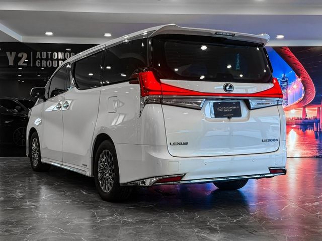 2023年Lexus LM300h 油電 七人座  第14張相片