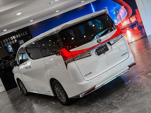 2023年Lexus LM300h 油電 七人座  第15張相片