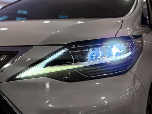 2023年Lexus LM300h 油電 七人座  第18張相片