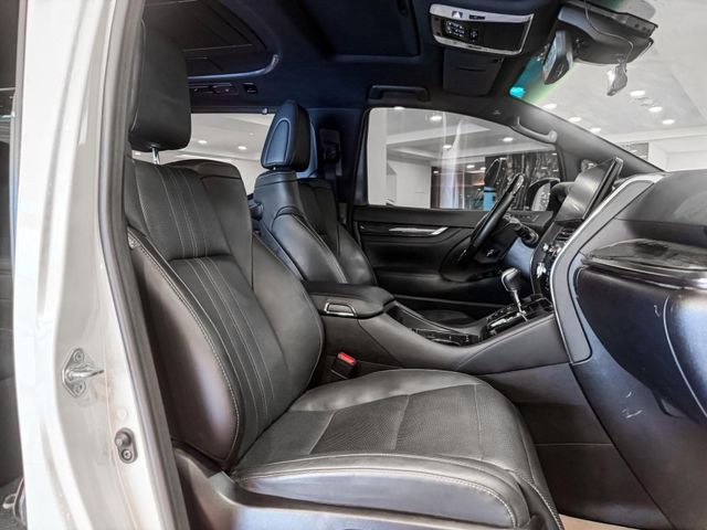 2023年Lexus LM300h 油電 七人座  第22張相片