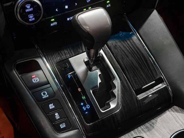 2023年Lexus LM300h 油電 七人座  第32張相片