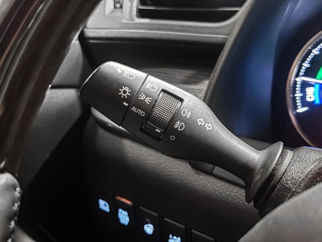 2023年Lexus LM300h 油電 七人座  第37張相片