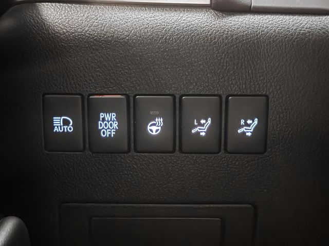 2023年Lexus LM300h 油電 七人座  第38張相片