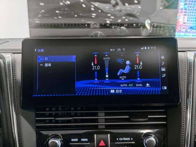 2023年Lexus LM300h 油電 七人座  第43張相片