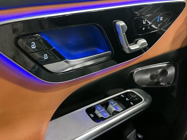 2023年M-Benz GLC300 SUV 2.0 黑色  第28張相片