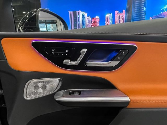 2023年M-Benz GLC300 SUV 2.0 黑色  第30張相片