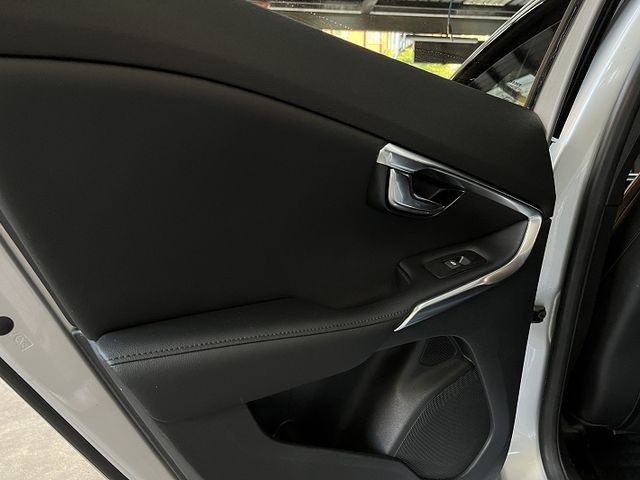 【實店拍攝】2015年VOLVO V40 1.6汽油渦輪 超安全  第3張相片