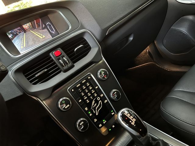 【實店拍攝】2015年VOLVO V40 1.6汽油渦輪 超安全  第4張相片