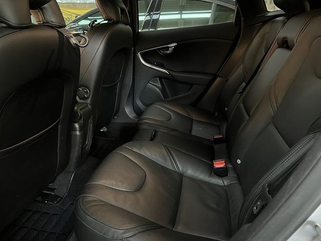 【實店拍攝】2015年VOLVO V40 1.6汽油渦輪 超安全  第7張相片