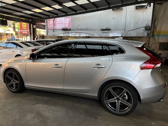 【實店拍攝】2015年VOLVO V40 1.6汽油渦輪 超安全  第10張相片