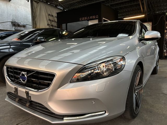 【實店拍攝】2015年VOLVO V40 1.6汽油渦輪 超安全  第11張相片