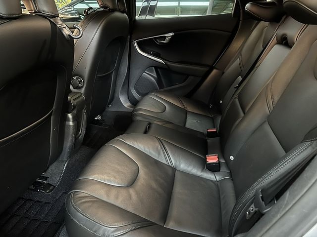 【實店拍攝】2015年VOLVO V40 1.6汽油渦輪 超安全  第12張相片