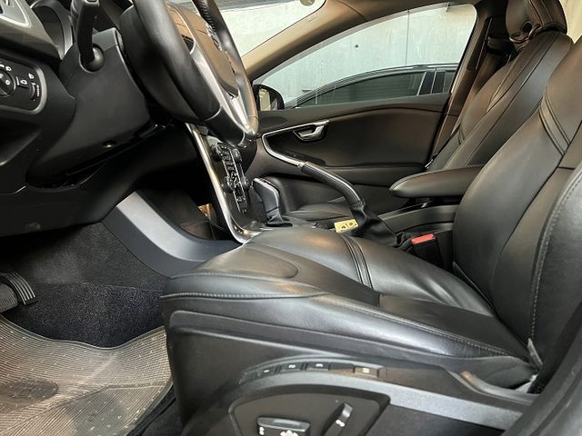 【實店拍攝】2015年VOLVO V40 1.6汽油渦輪 超安全  第13張相片