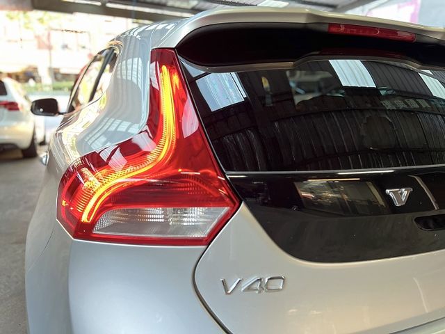 【實店拍攝】2015年VOLVO V40 1.6汽油渦輪 超安全  第14張相片