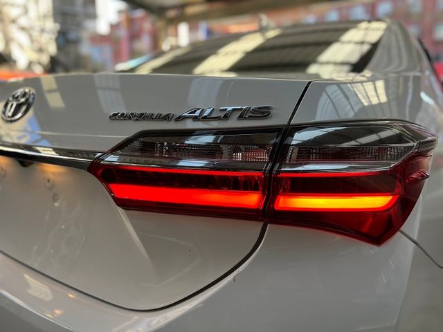 【實店拍攝】【實價販售】2017年 ALTIS 頂級尊爵版 8安 盲點 摸門  第15張相片