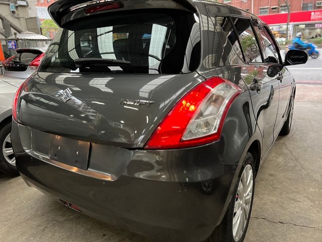【實店拍攝】2011年SUZUKI SWIFT頂級i-key  安全防護6氣囊  第9張相片