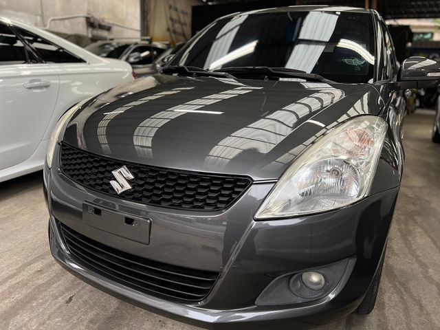 【實店拍攝】2011年SUZUKI SWIFT頂級i-key  安全防護6氣囊  第14張相片