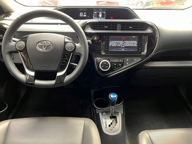 【實店拍攝】【實價販售】20年PRIUS C Crossover 盲點 摸門  第12張相片