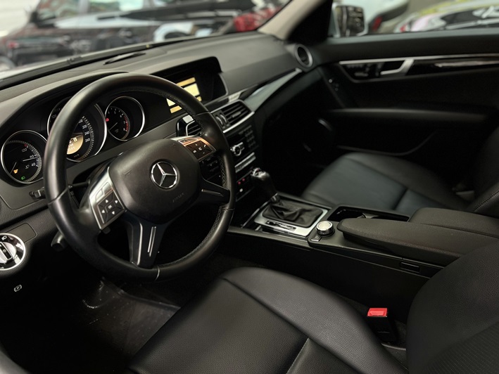 【實店拍攝】【實價販售】2011年BENZ C天窗 雙電動椅 1.8cc渦輪汽油  第4張相片