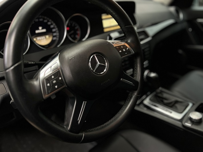 【實店拍攝】【實價販售】2011年BENZ C天窗 雙電動椅 1.8cc渦輪汽油  第8張相片