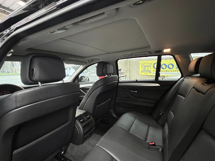 【實店拍攝】【實價販售】BMW 520D F11 旅行式完美車主釋出全部耗材更新  第4張相片