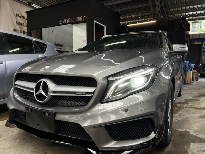 2015年式BENZ GLA 200 正AMG套件桶型麂皮座椅 電動尾門  第7張相片