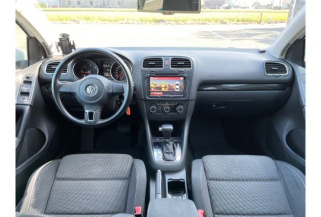 2010年式 6代GOLF 1.6 TDI 五門掀背車  第7張相片