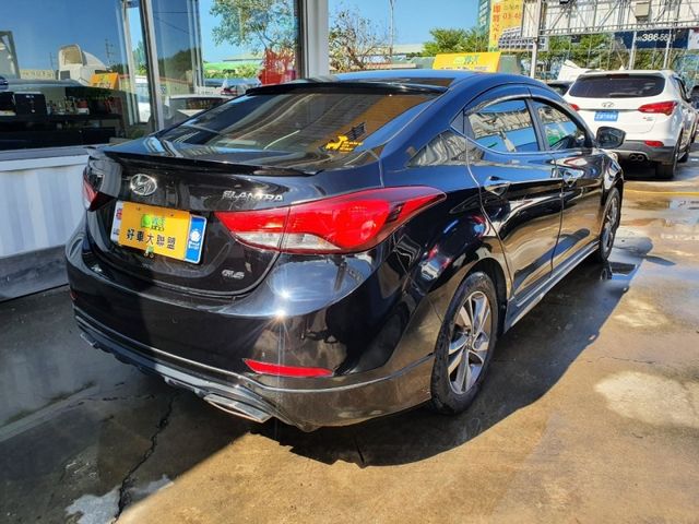 Hyundai Elantra  第6張相片