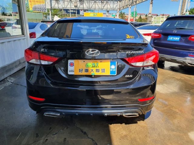Hyundai Elantra  第8張相片
