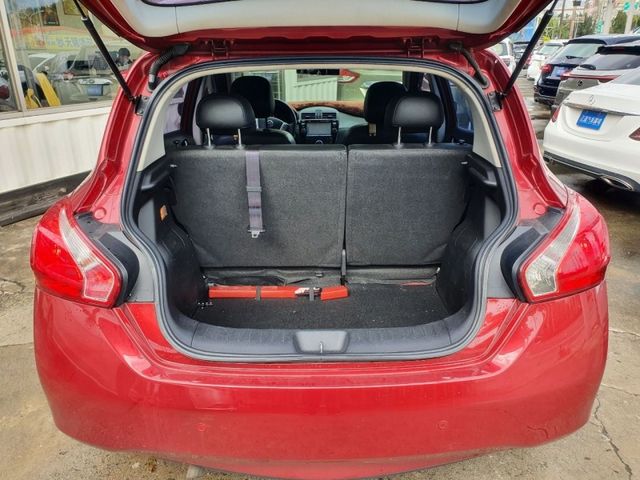 Nissan Tiida  第3張相片