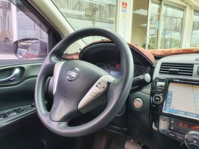 Nissan Tiida  第11張相片