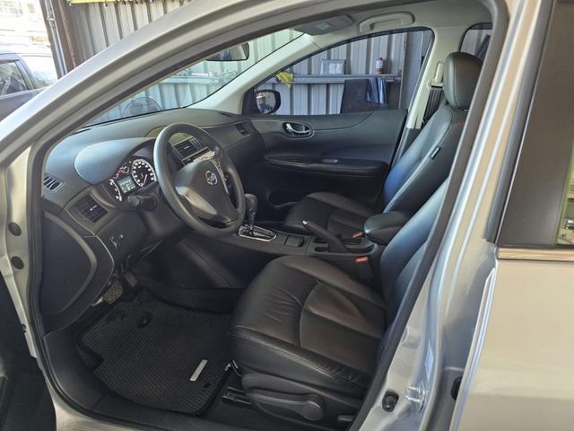 Nissan Tiida  第2張相片
